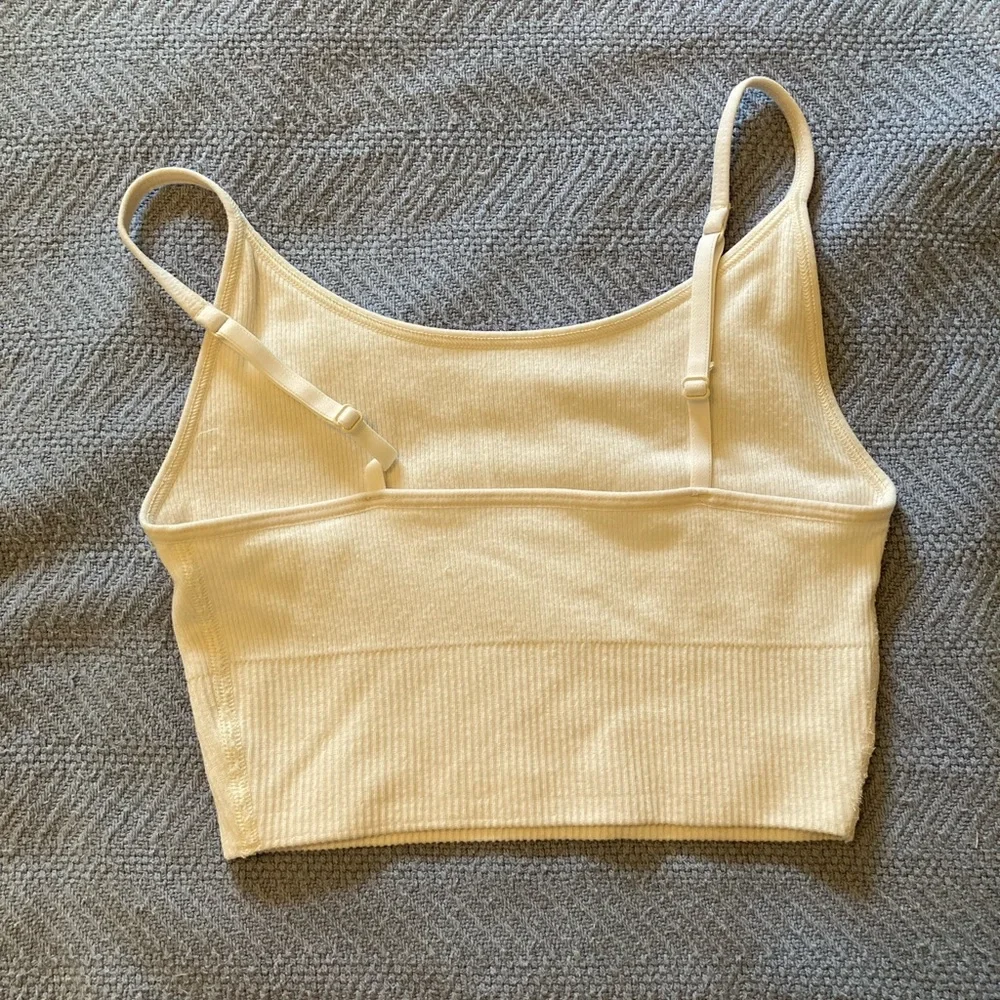 Cute white crop top - Picture 2 of 3